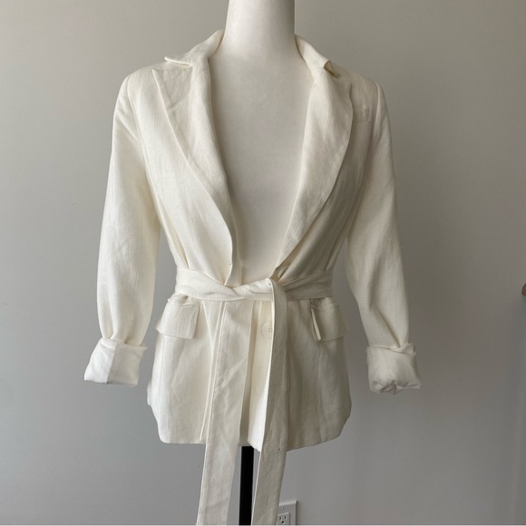 Belted Ecru Blazer | WALTER BAKER - Picture 8 of 16